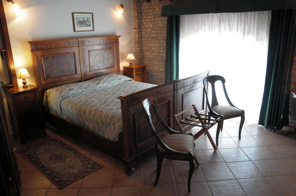 Agriturismo-R&B Corte dei Gioghi Ferrara Cameră foto