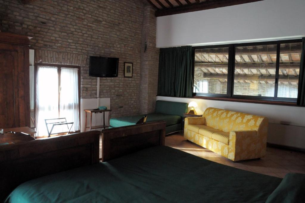 Agriturismo-R&B Corte dei Gioghi Ferrara Cameră foto