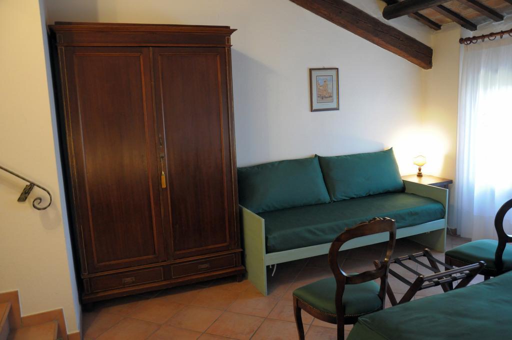 Agriturismo-R&B Corte dei Gioghi Ferrara Cameră foto