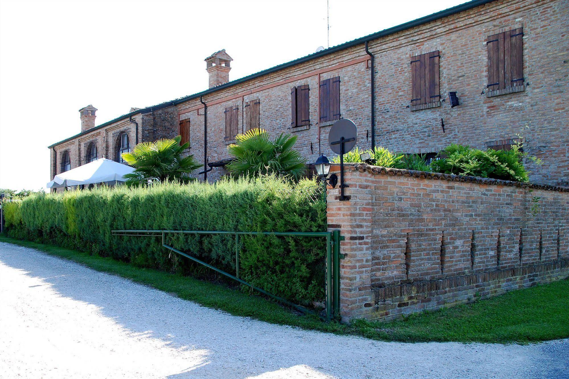 Agriturismo-R&B Corte dei Gioghi Ferrara Exterior foto