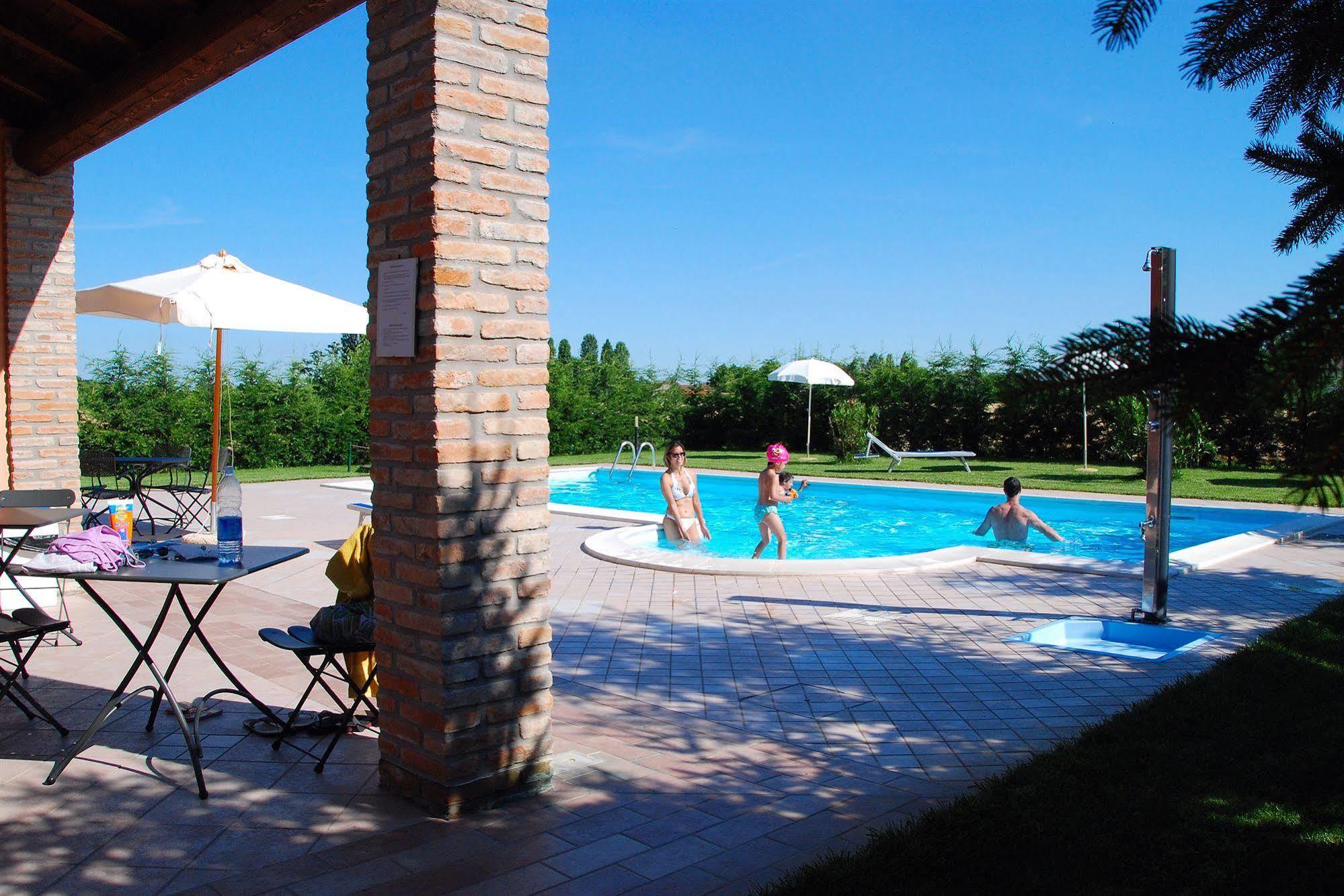 Agriturismo-R&B Corte dei Gioghi Ferrara Exterior foto