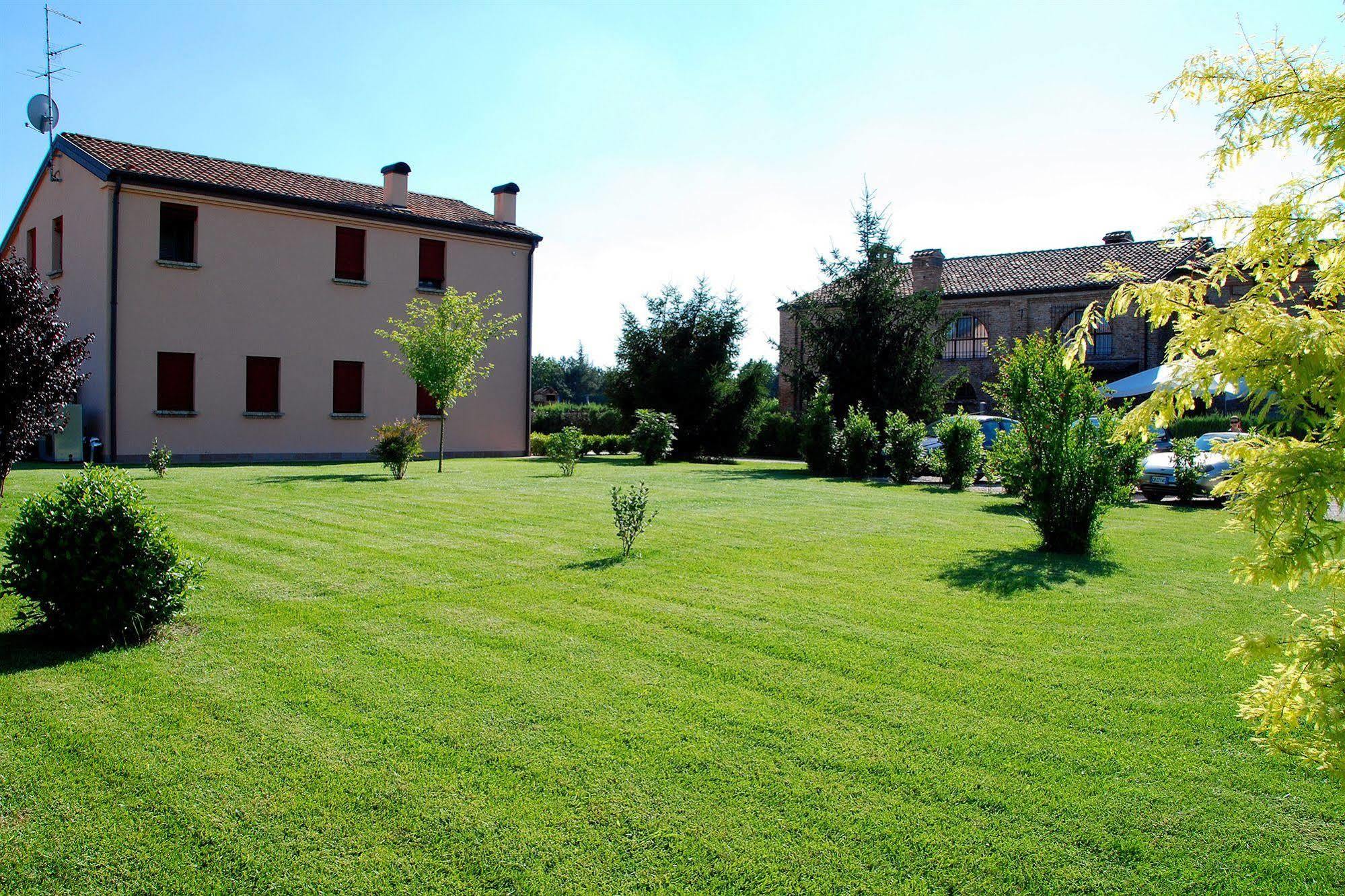 Agriturismo-R&B Corte dei Gioghi Ferrara Exterior foto